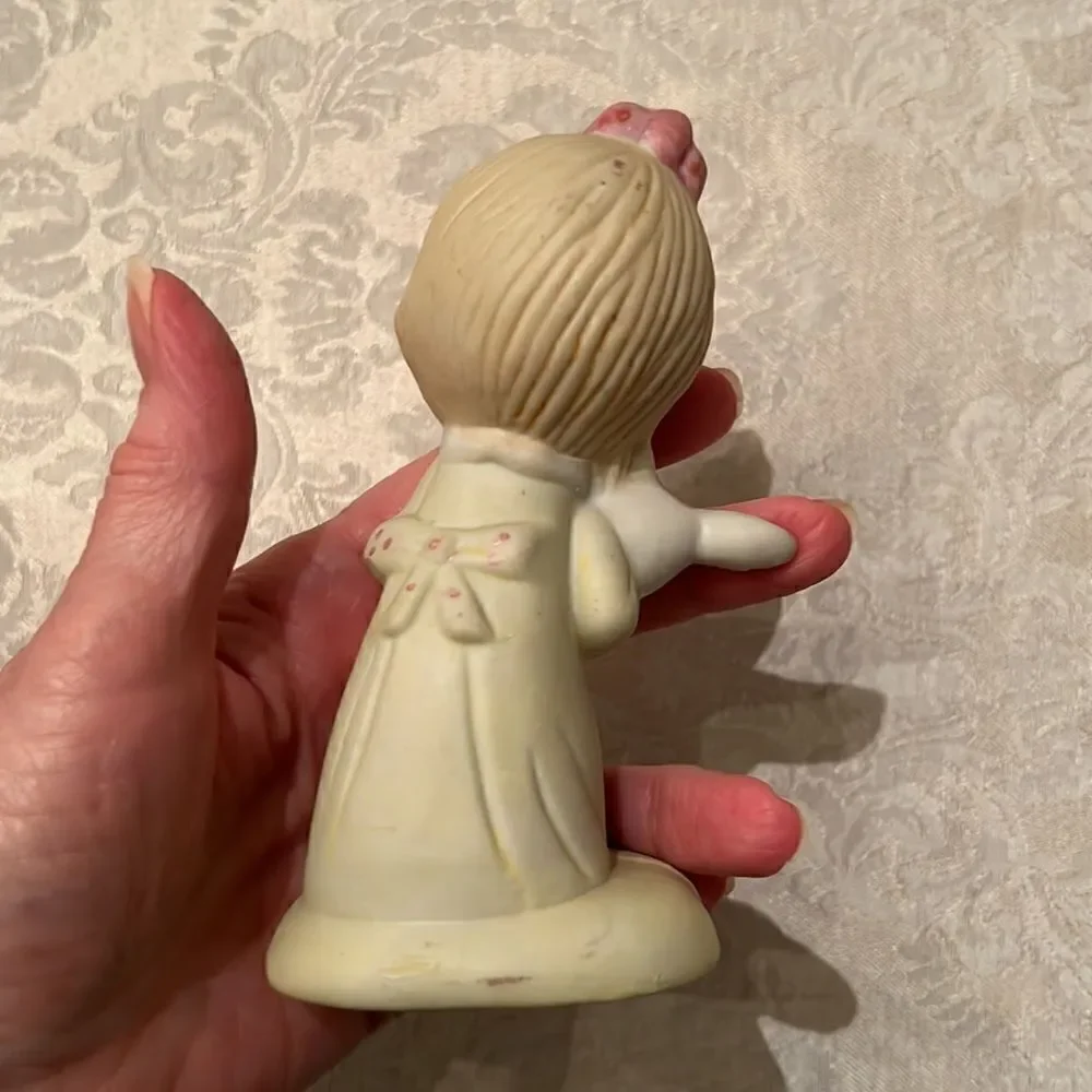 Vintage girl & boy porcelain figurines no chips cracks or discoloration EVC